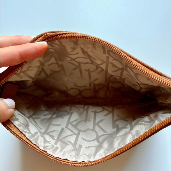 NWOT Calvin Klein Clutch - Picture 4 of 4